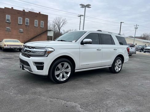 Used 2024 Ford Expedition Platinum image 4