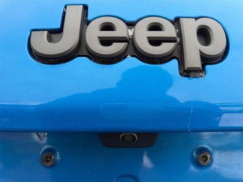 Used 2022 Jeep Cherokee Trailhawk image 17