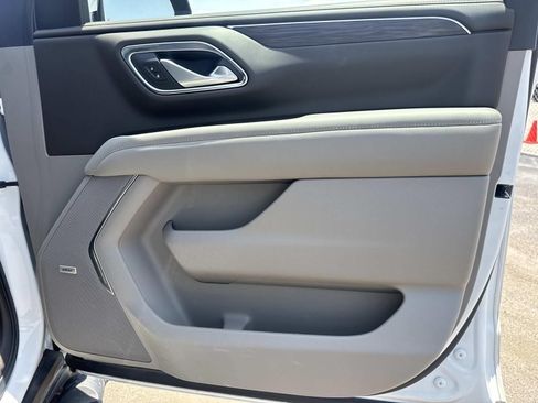 Used 2022 Chevrolet Tahoe Z71 w/ Luxury Package AWD/4WD image 39