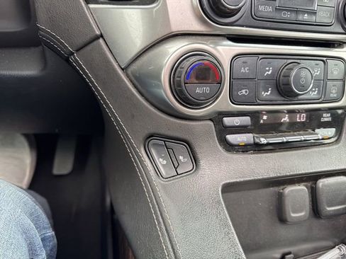Used 2019 Chevrolet Suburban LT image 30