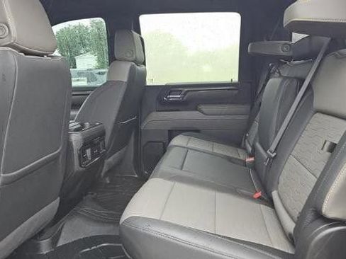 Used 2024 Chevrolet Silverado 2500 ZR2 w/ Technology Package AWD/4WD image 5