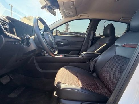 Used 2025 Nissan Kicks SR FWD image 6