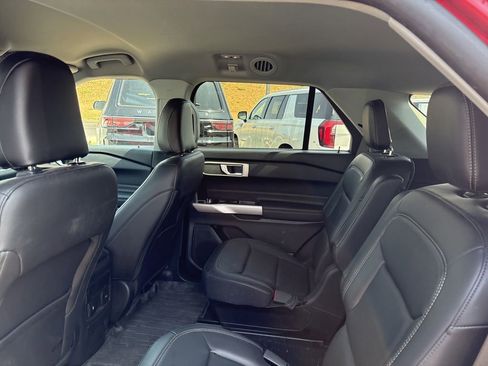 Used 2024 Ford Explorer XLT w/ Equipment Group 202A RWD image 2