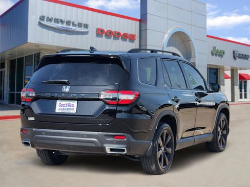 Used 2025 Honda Pilot Black Edition image 5