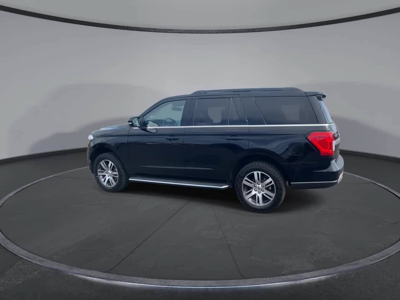 Used 2023 Ford Expedition XLT AWD/4WD image 6