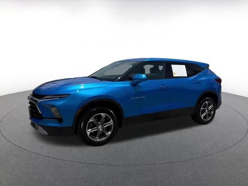 Used 2025 Chevrolet Blazer LT FWD image 8