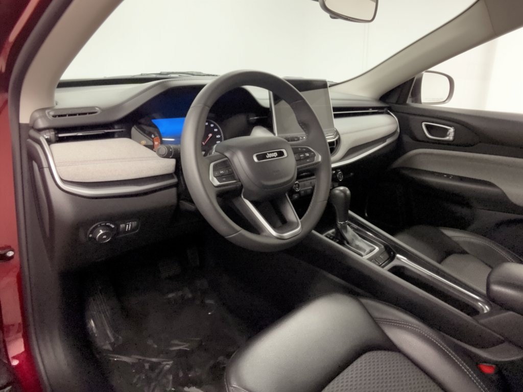 Used 2022 Jeep Compass Latitude FWD image 4
