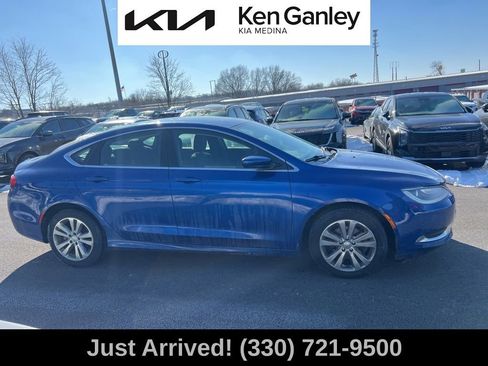 Used 2015 Chrysler 200 Limited w/ Convenience Group image 4