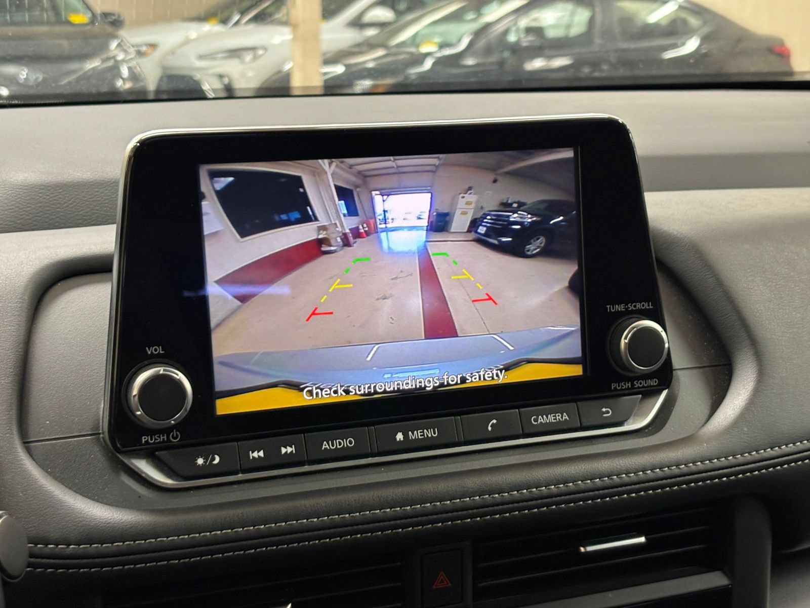 Used 2025 Nissan Rogue SV FWD image 25