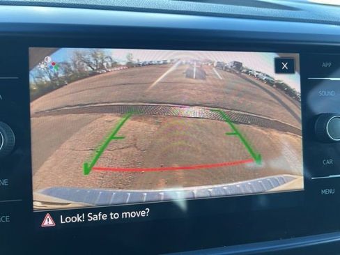 Used 2022 Volkswagen Taos SE image 16