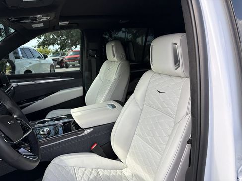 Certified 2026 Cadillac Escalade V w/ LPO, ONYX Package AWD/4WD image 23
