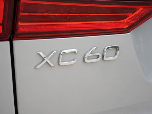 Used 2025 Volvo XC60 B5 Plus w/ Protection Package Premier AWD/4WD image 19