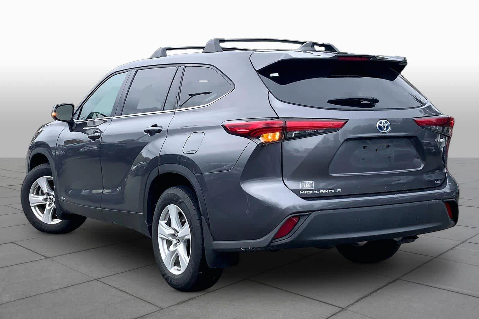 Used 2022 Toyota Highlander LE AWD/4WD image 12