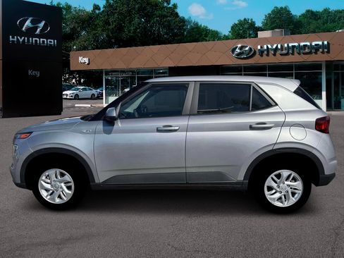 New 2026 Hyundai Venue SE image 3
