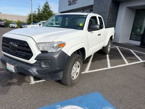 Used 2018 Toyota Tacoma SR RWD image 3