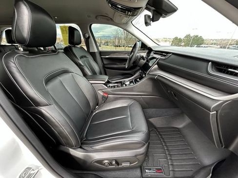 Used 2023 Jeep Grand Cherokee Limited AWD/4WD image 31