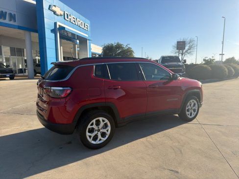 Used 2025 Jeep Compass Latitude image 15