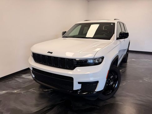 Used 2025 Jeep Grand Cherokee L Altitude RWD image 21