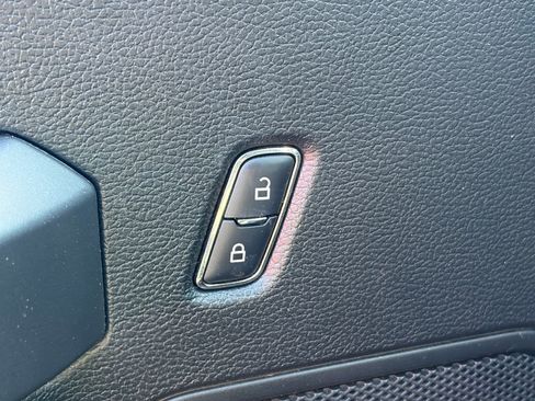 Used 2015 Ford F150 XLT w/ Equipment Group 302A Luxury image 9