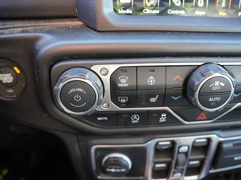 Used 2022 Jeep Gladiator Overland w/ Popular Equipment Package AWD/4WD image 6