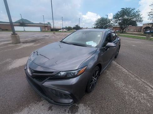 Used 2024 Toyota Camry SE FWD image 13