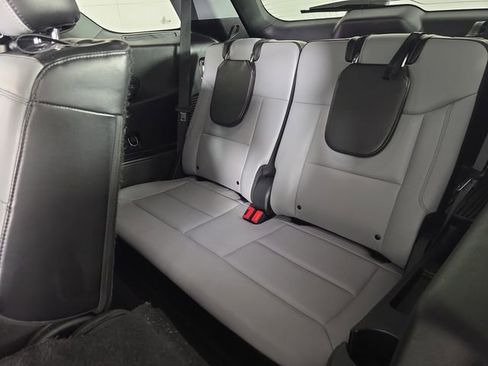Used 2021 Ford Explorer XLT w/ Equipment Group 202A AWD/4WD image 19