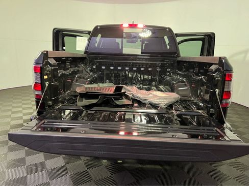 Certified 2025 Nissan Frontier SV AWD/4WD image 25