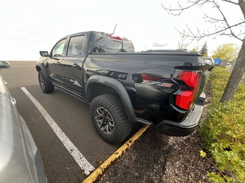 Used 2024 Chevrolet Colorado ZR2 w/ Technology Package image 2