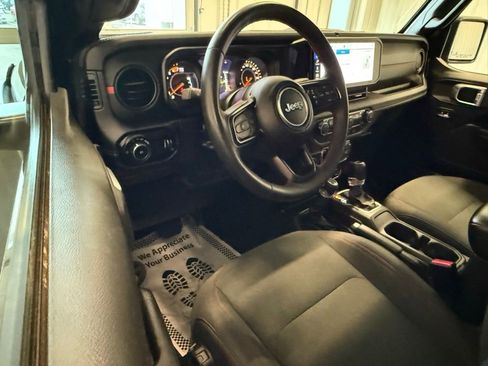Used 2024 Jeep Wrangler Unlimited Rubicon w/ Convenience Group image 19