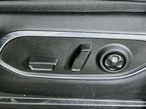 Used 2024 Jeep Wagoneer L Series II w/ Flexible Seating Group AWD/4WD image 11