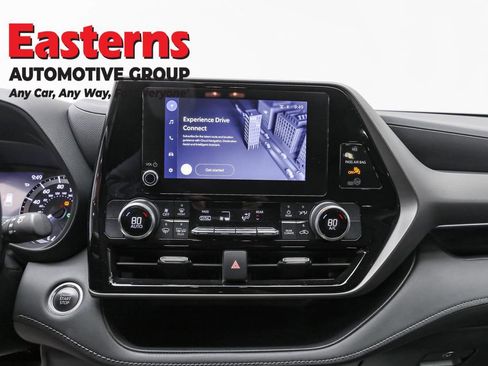 Used 2024 Toyota Highlander LE image 17