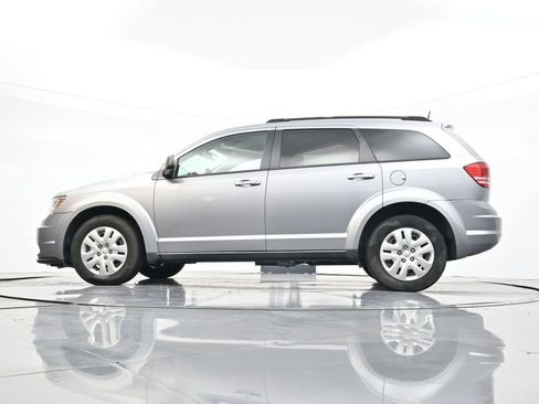 Used 2018 Dodge Journey SE image 39