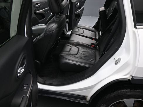 Used 2019 Jeep Cherokee Limited image 22