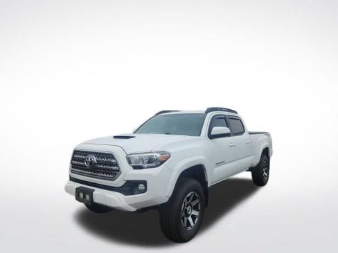 Used 2016 Toyota Tacoma TRD Sport w/ Premium & Technology Package AWD/4WD image 4
