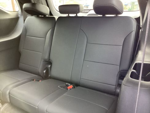 Used 2025 Chevrolet Traverse LT image 30
