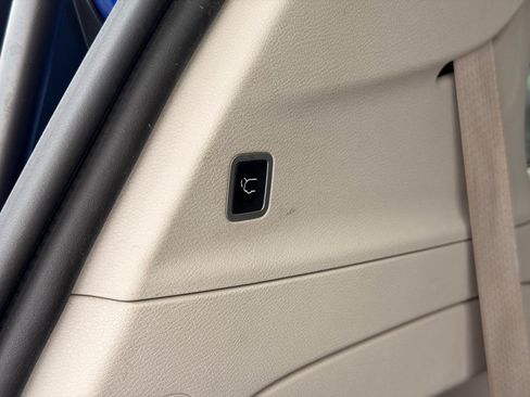 Used 2019 Chrysler Pacifica Touring-L FWD image 22