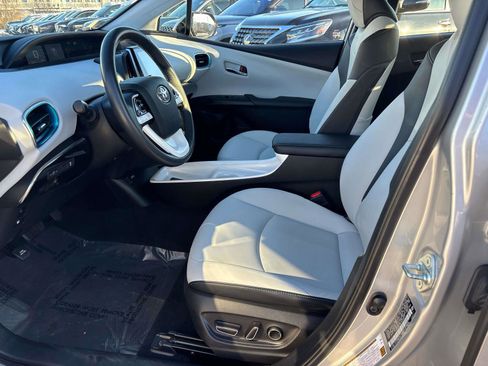 Used 2017 Toyota Prius Prime Premium image 7