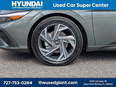 Used 2025 Hyundai Elantra Sport image 10