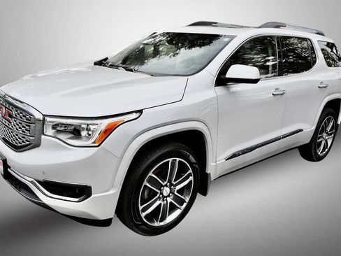 Used 2019 GMC Acadia Denali w/ Technology Package AWD/4WD image 4