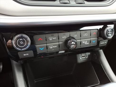 New 2026 Jeep Compass Limited image 25