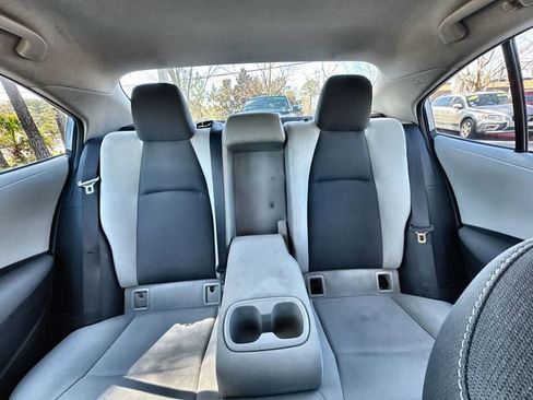 Used 2021 Toyota Corolla LE image 29
