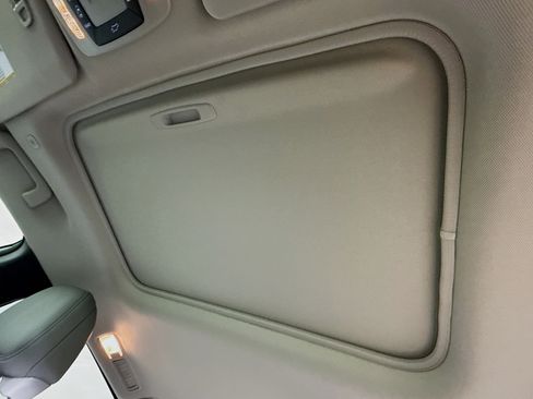 Used 2025 Toyota Sienna XLE FWD image 27