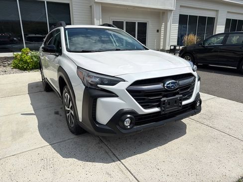 Used 2024 Subaru Outback Premium AWD/4WD image 4