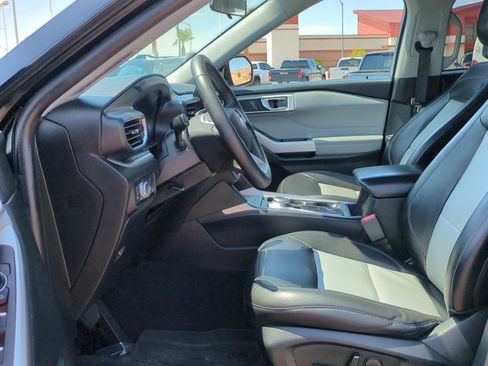 Used 2022 Ford Explorer XLT w/ Equipment Group 202A AWD/4WD image 14