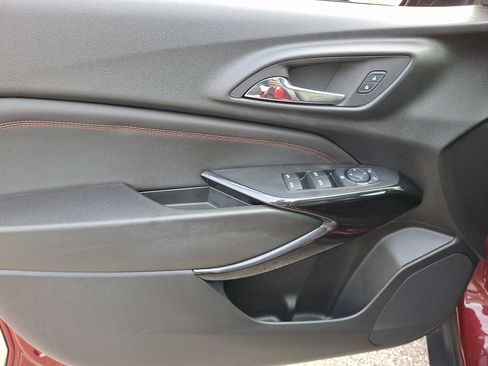 Used 2024 Chevrolet Trax RS w/ Sunroof Package image 14