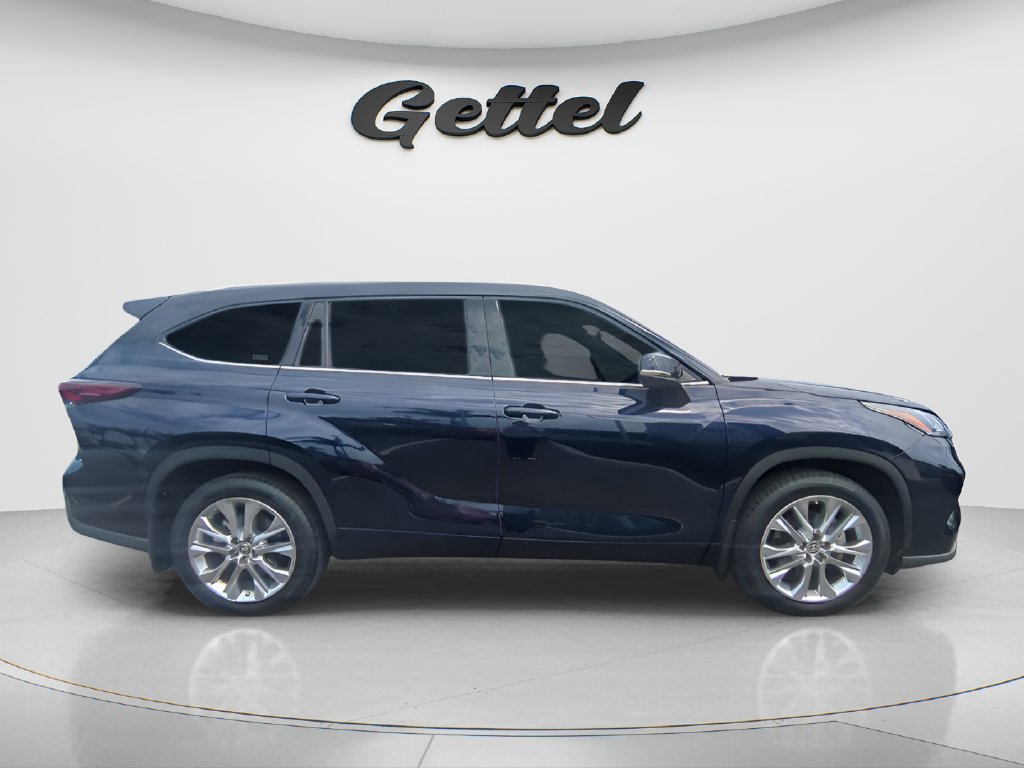 Used 2024 Toyota Highlander Limited FWD image 4