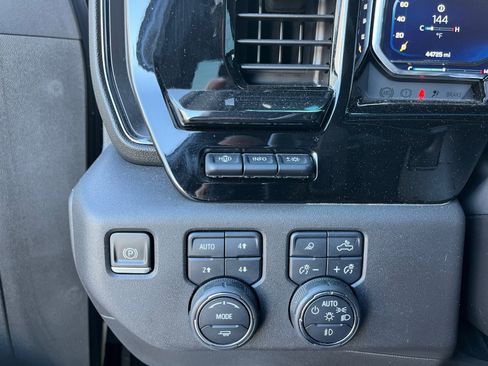 Used 2023 Chevrolet Silverado 1500 ZR2 w/ Technology Package image 24