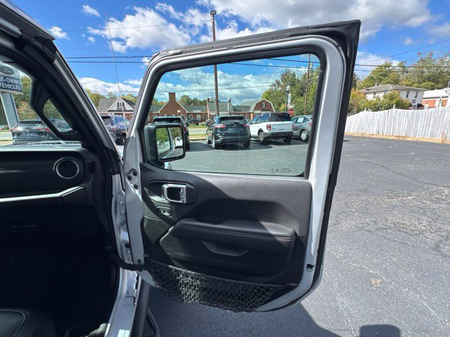 Used 2022 Jeep Wrangler Unlimited Sahara w/ Cold Weather Group AWD/4WD image 12