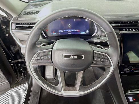 Used 2023 Jeep Grand Cherokee L Limited image 12