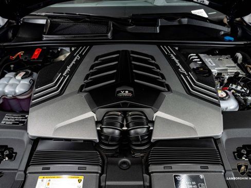 Used 2025 Lamborghini Urus SE image 4